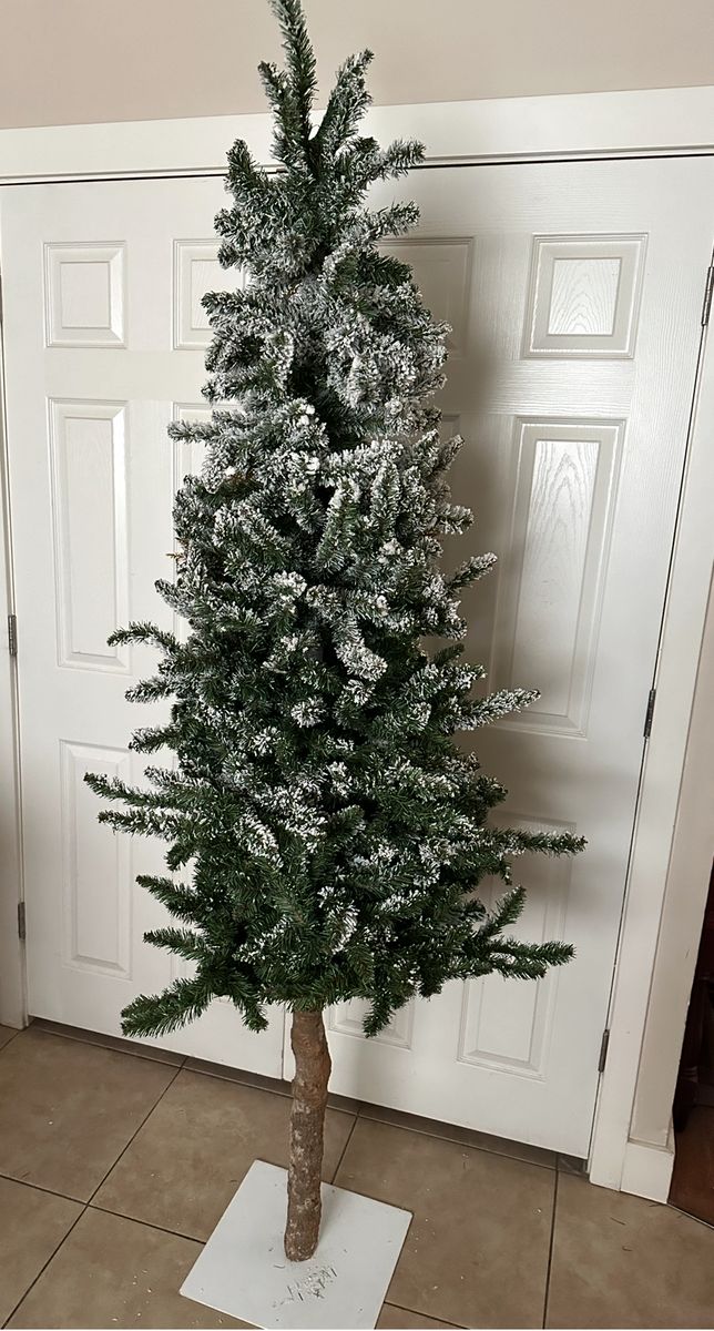 Tree, flocked Christmas