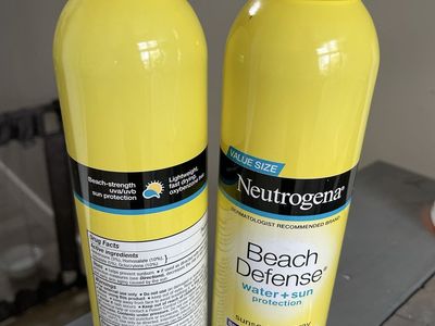 Sunscreen spray 60+ exp 02/2027 lot of 2
