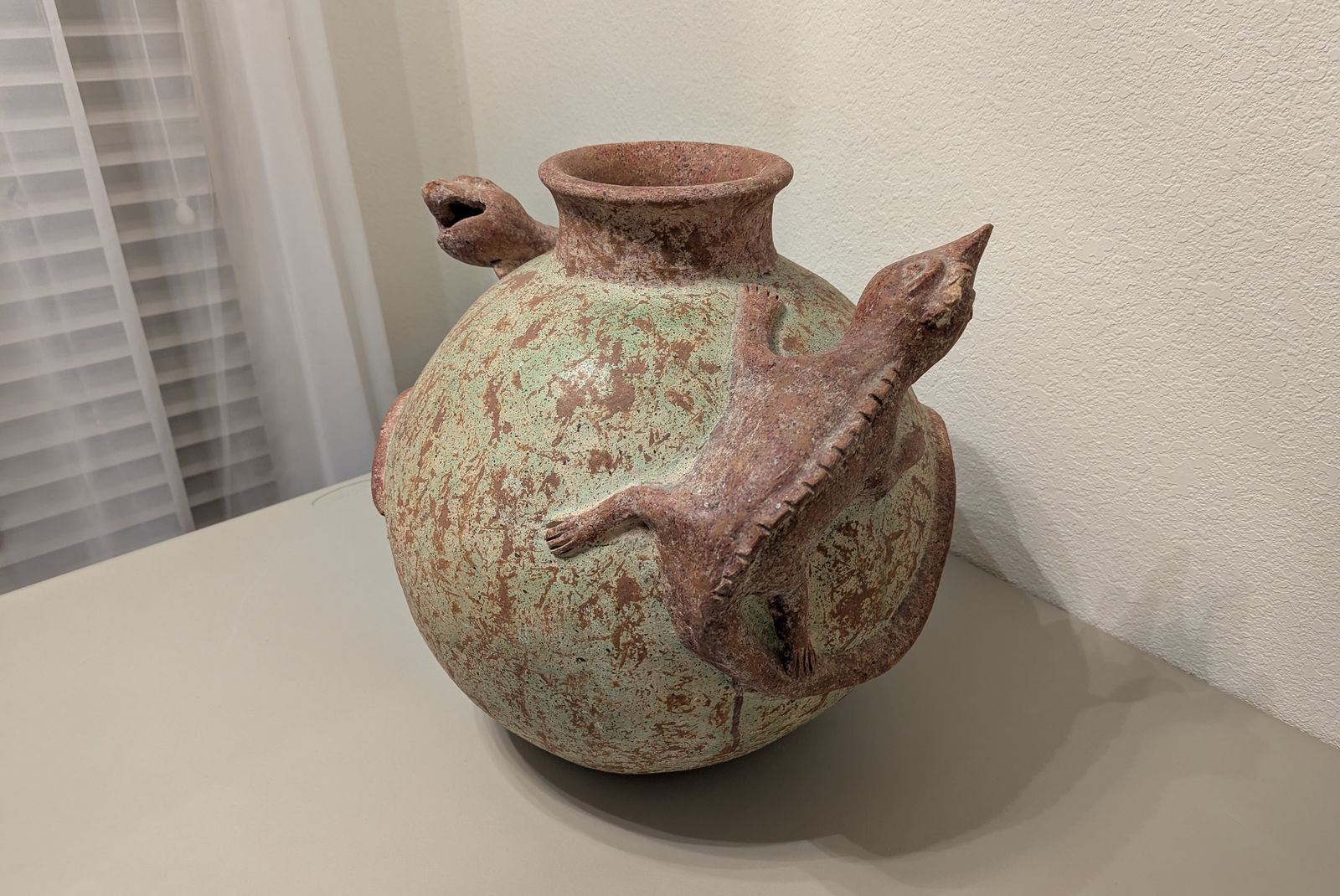 native american lizard pottery vase