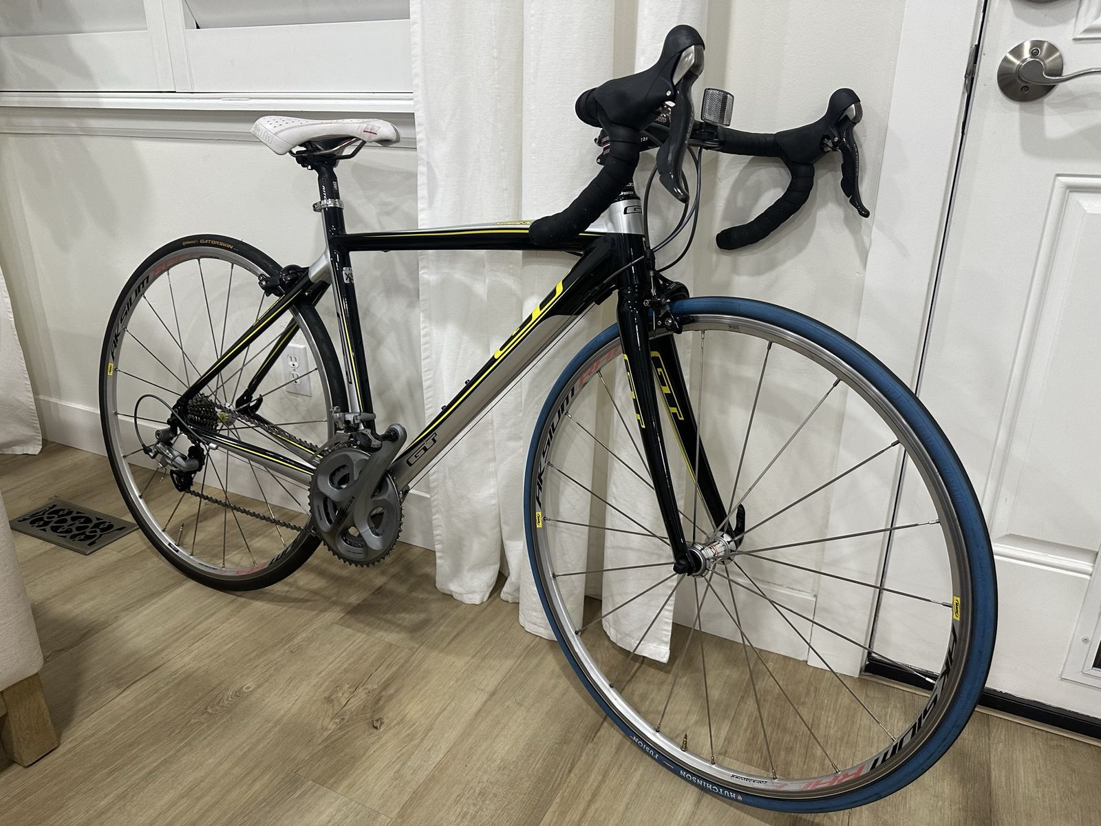 GT Road Bike Shimano Ultegra Drop Bar Black Yellow