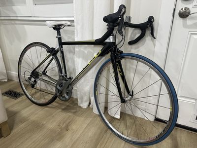 GT Road Bike Shimano Ultegra Drop Bar Black Yellow