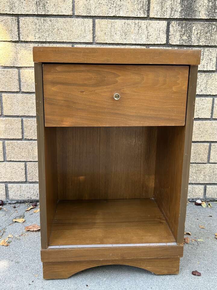 Beautiful Nightstand Vintage mid century modern wooden w drawer MCM