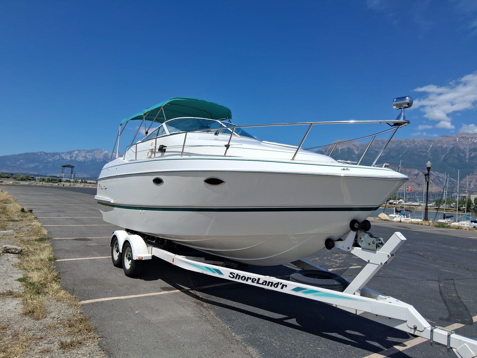 Gorgeous 1992 Chris-Craft 232 crowne