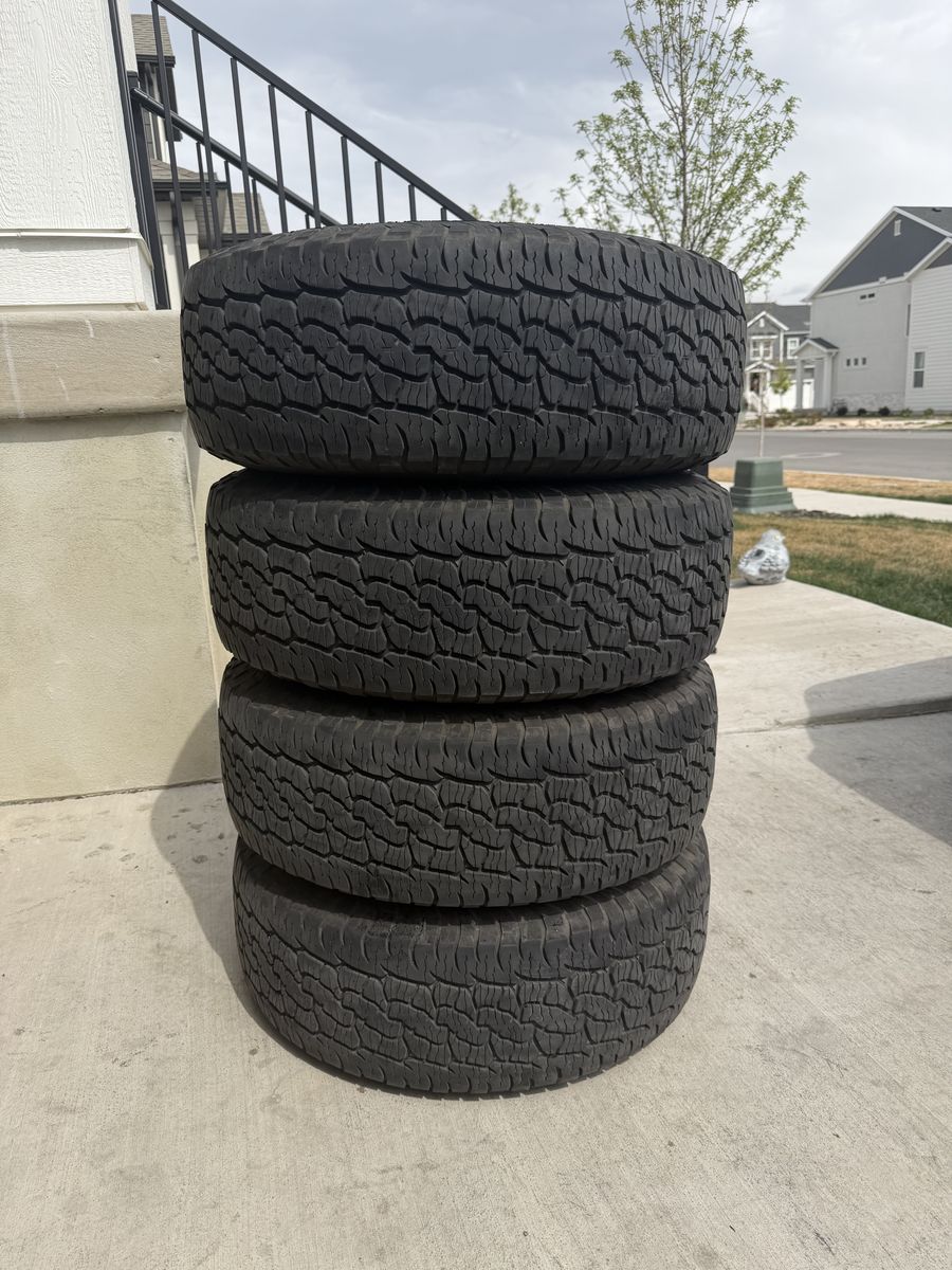 265/70R16 Bfgoodrich Trail Terrain T/A like new