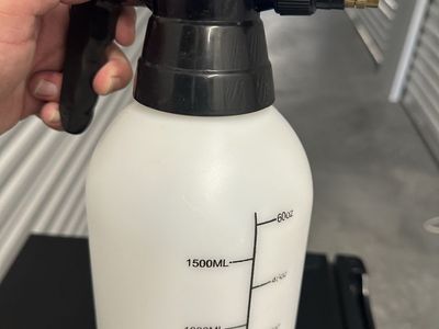 Plastic Handheld Pressure Sprayer 1500ML / 60oz with Adjustable Brass Nozzle, White