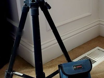 Bosch GLL 30 S Self-Leveling Cross-Line Laser Level Kit w/ Tripod & Pouch