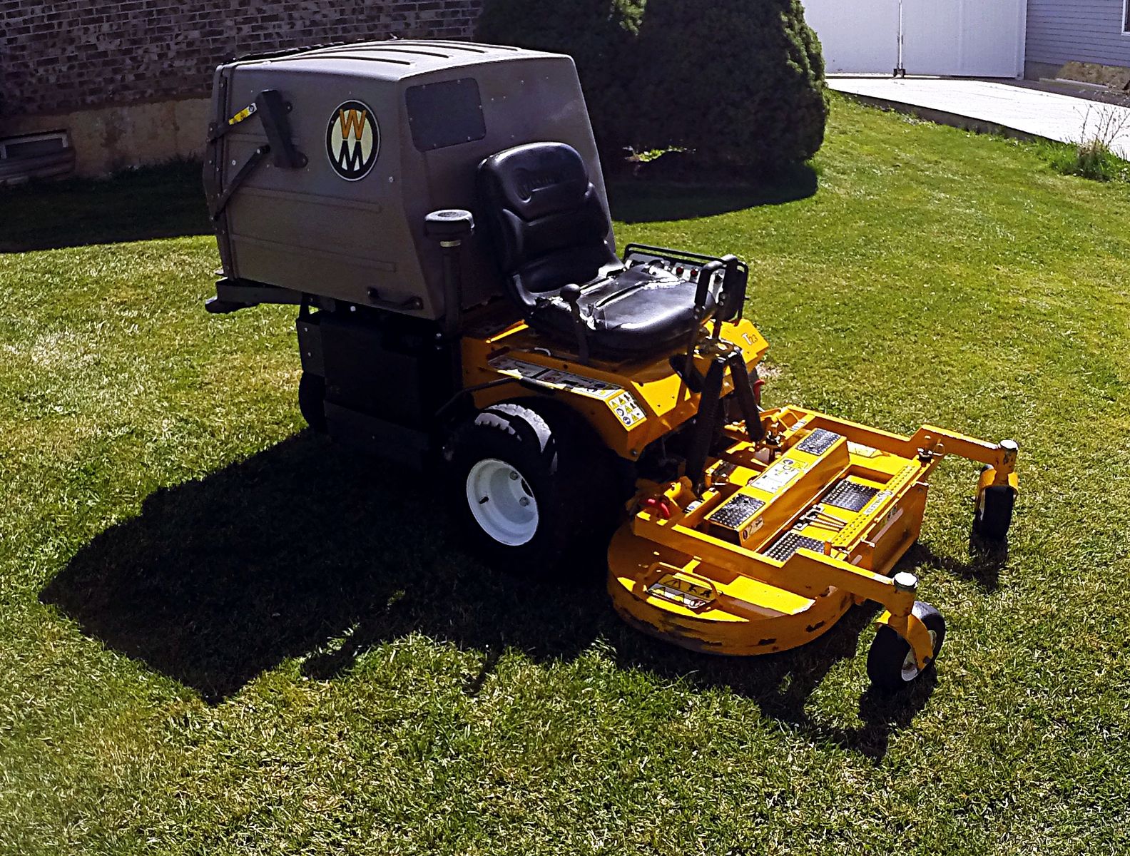 Walker T23 Zero-Turn Commercial Mower – 42” – 23HP Kohler – Strong & Clean
