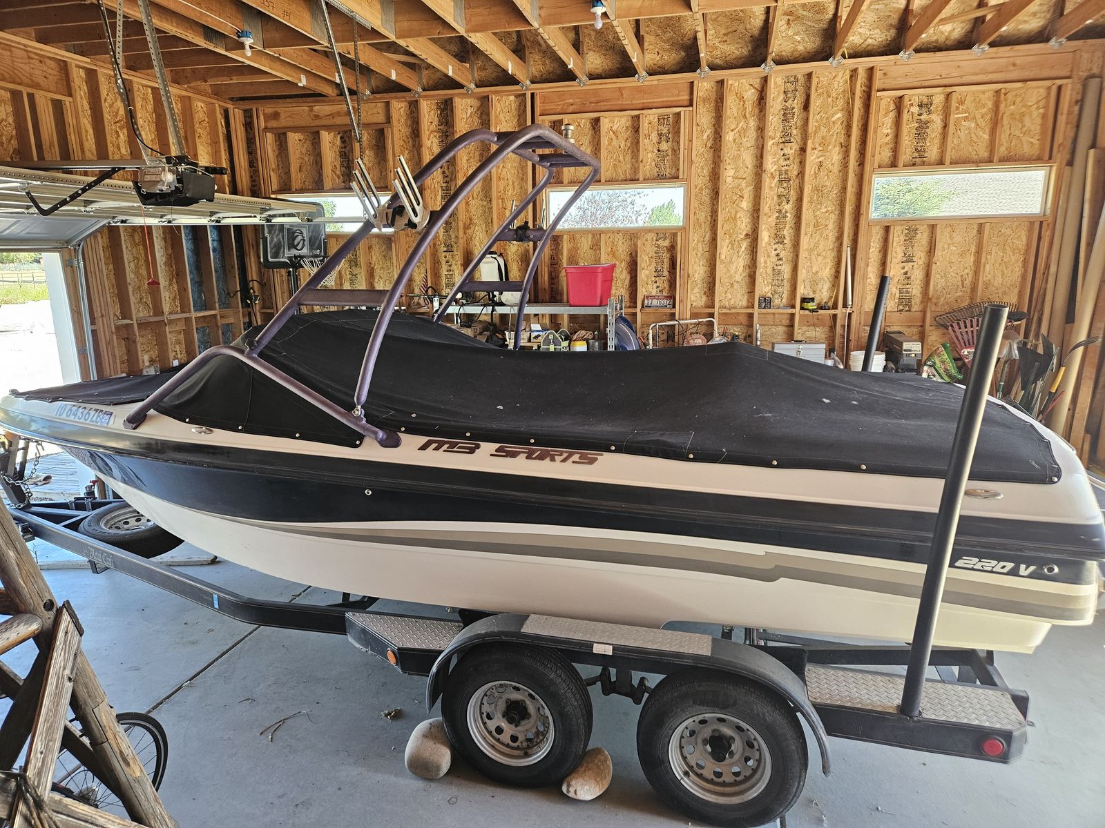 2003 MB Sports wake/surf boat