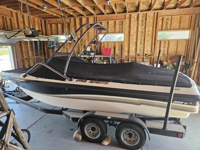 2003 MB Sports wake/surf boat