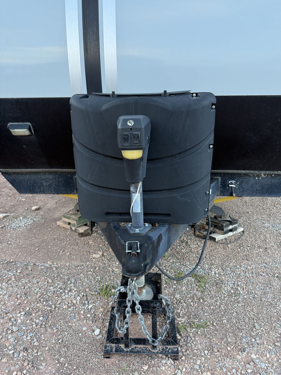 Main image 6