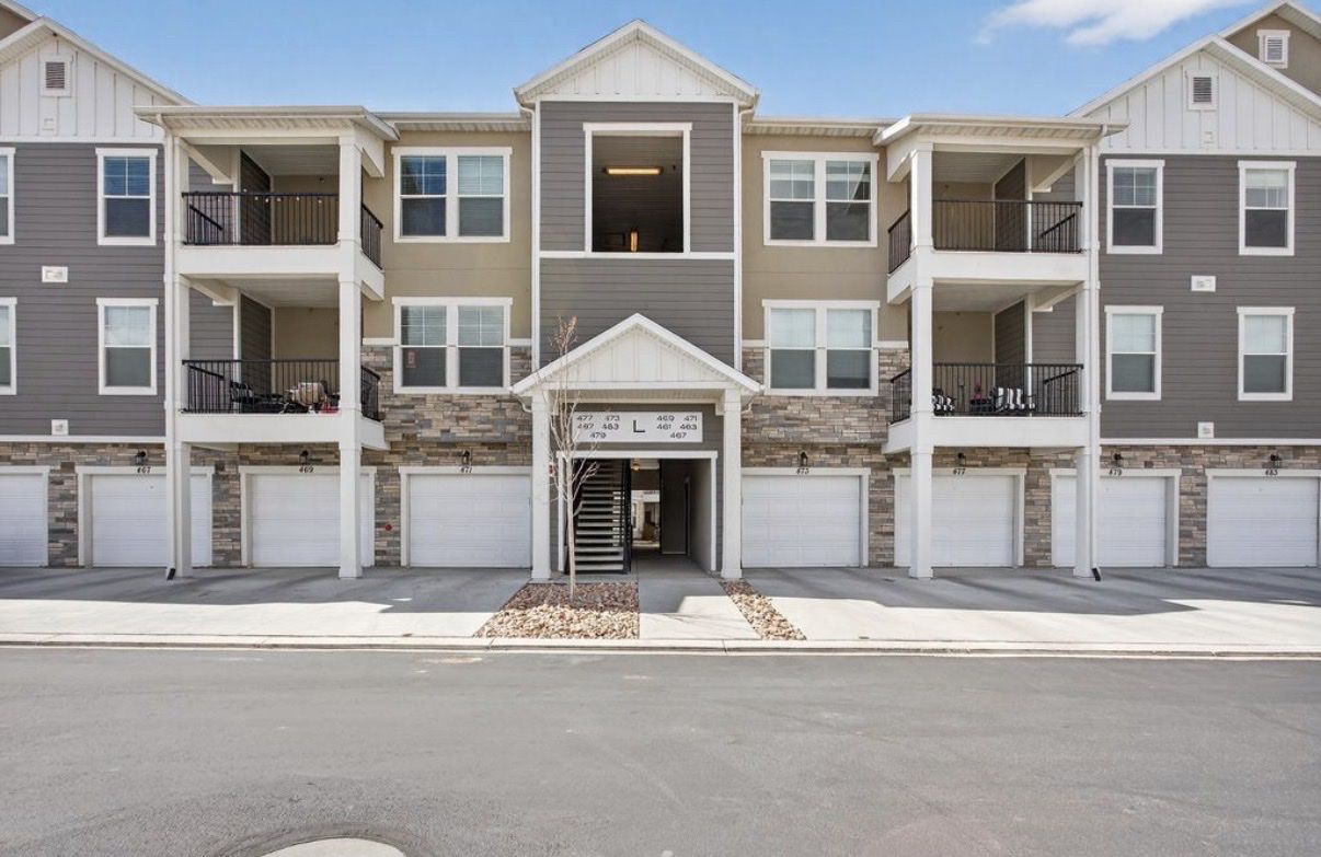 3 Bed / 2 Bath Condo for Rent in Vineyard – $2,095/month