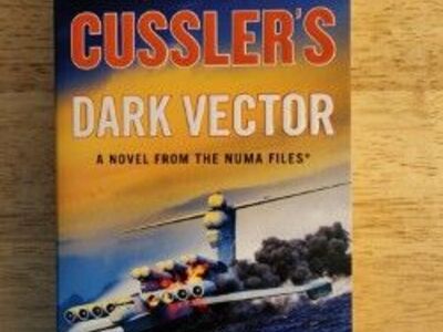 Clive Cussler - Paperback Book - Dark Vector