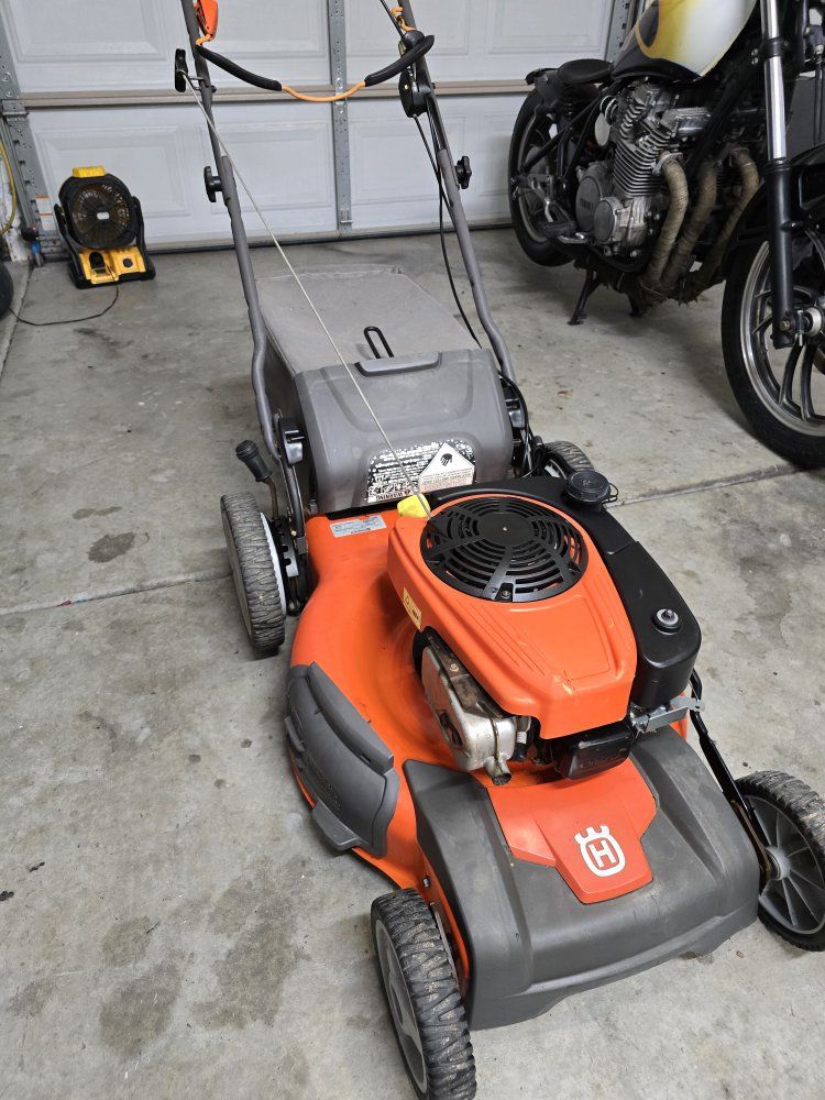 Husqvarna 22" Mower *power assist* Brigs 7.5