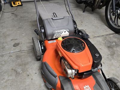 Husqvarna 22" Mower *power assist* Brigs 7.5