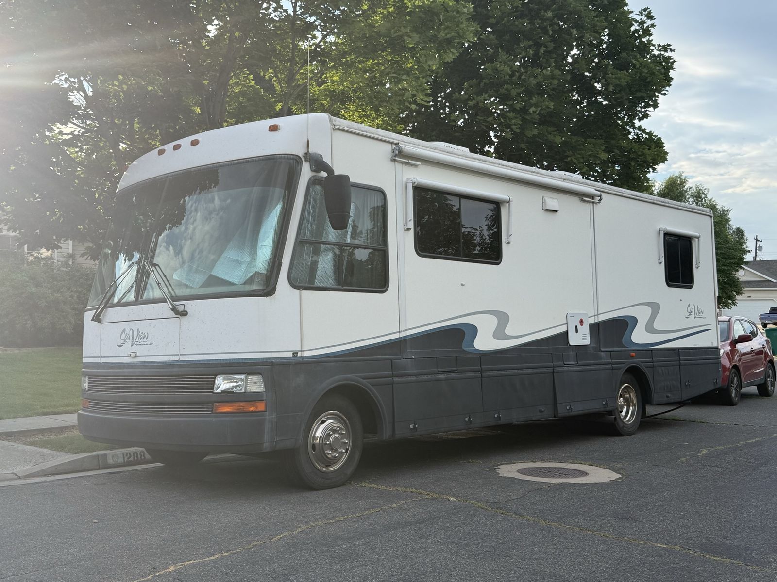 2000 National RV Sea View Class A Motorhome - Low Mileage, Tankless Water Heater, New Tires