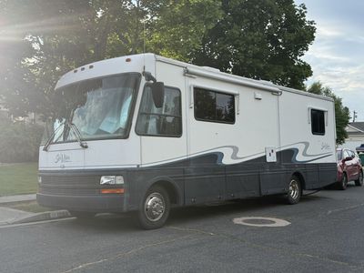 2000 National RV Sea View Class A Motorhome - Low Mileage, Tankless Water Heater, New Tires