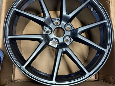 18 inch Tesla non OEM rim