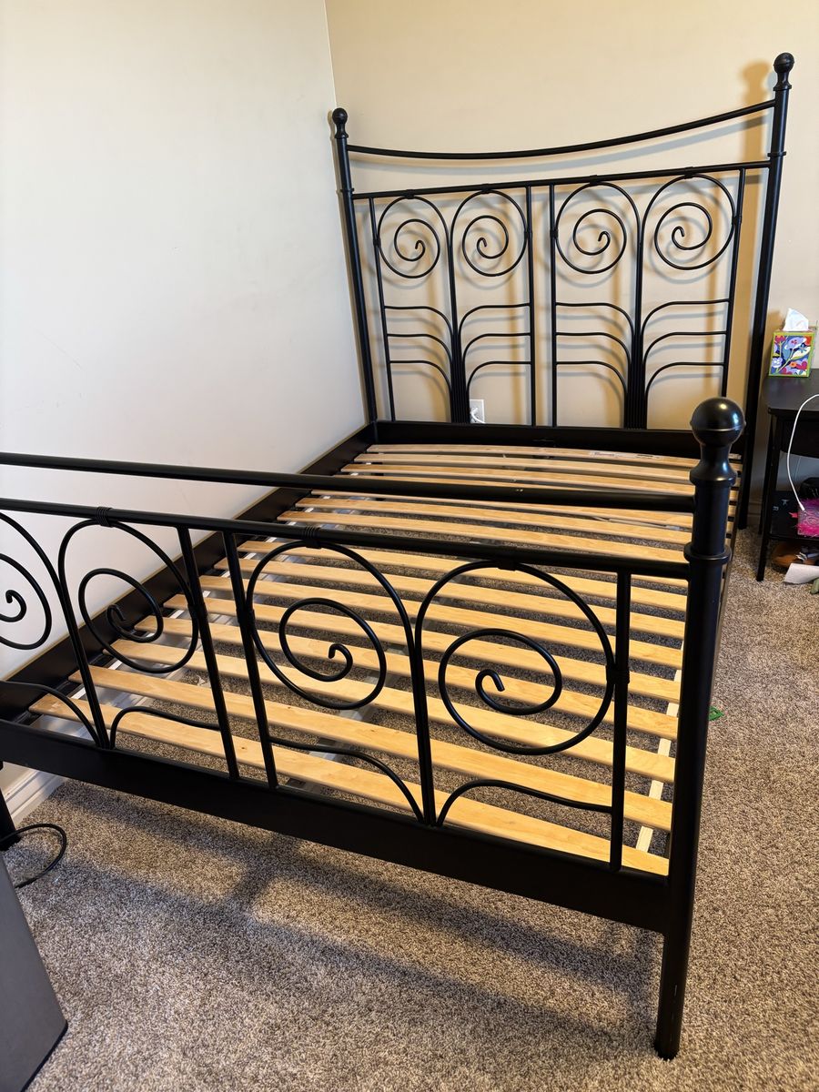 Full size double metal bed frame with wood buck boards