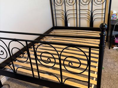Full size double metal bed frame with wood buck boards