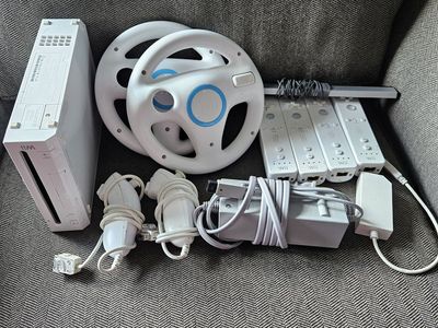 Nintendo Wii Console Bundle RVL-001 (White) w/ 4 Remotes, 2 Nunchuks, 2 Steering Wheels, Cords