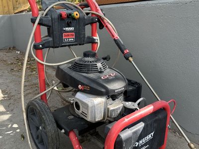 Husky 2600 PSI 2.3 GPM Pressure Washer w/ Honda GCV160 Engine - Red & Black