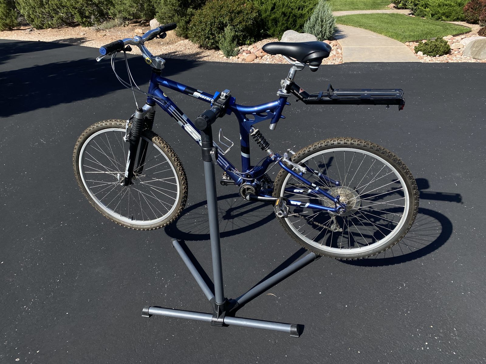 Men’s GT Timberline Bicycle with Bike Storage Stand