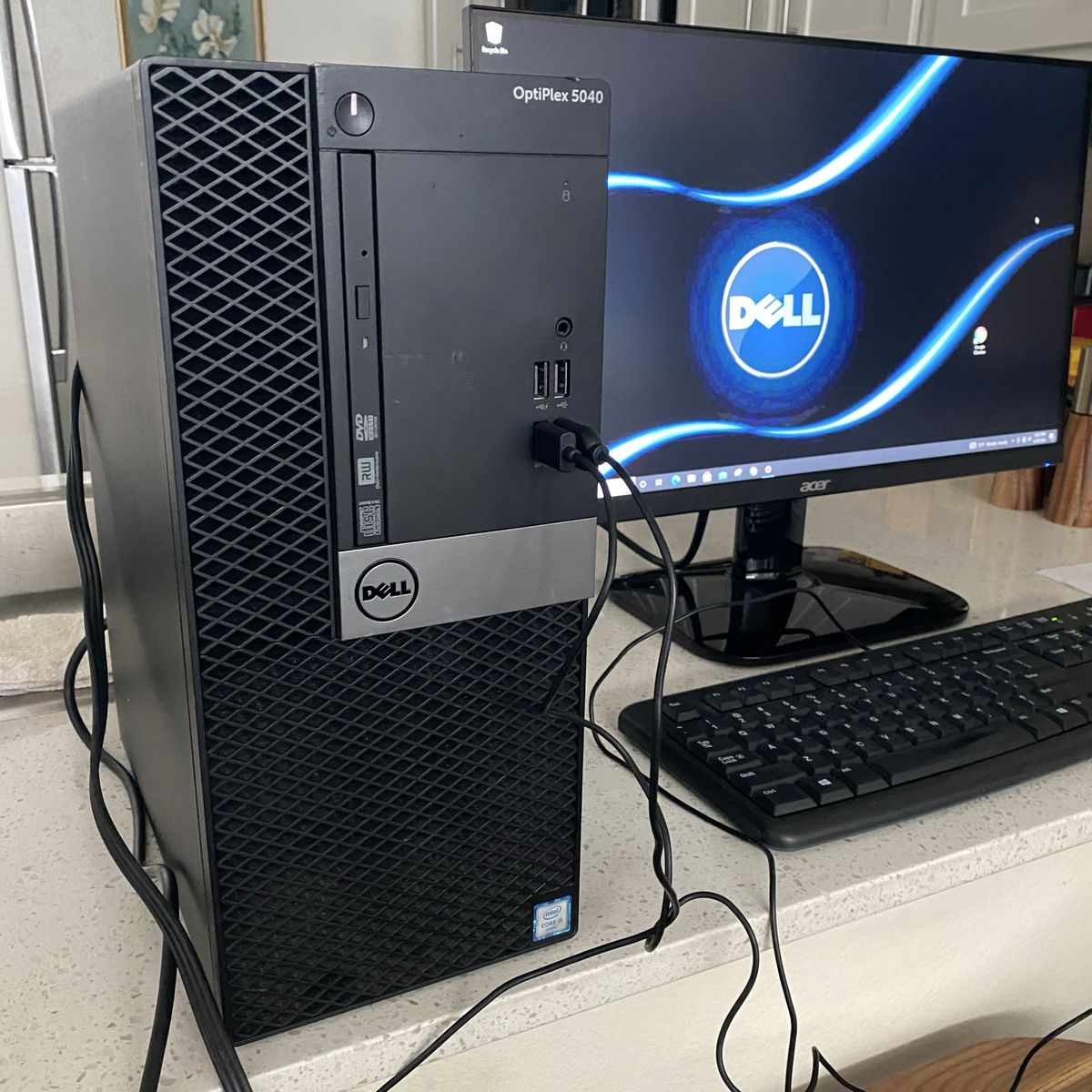 Dell 3.2 GHz 16 Gb Desktop Computer 24 Monitor