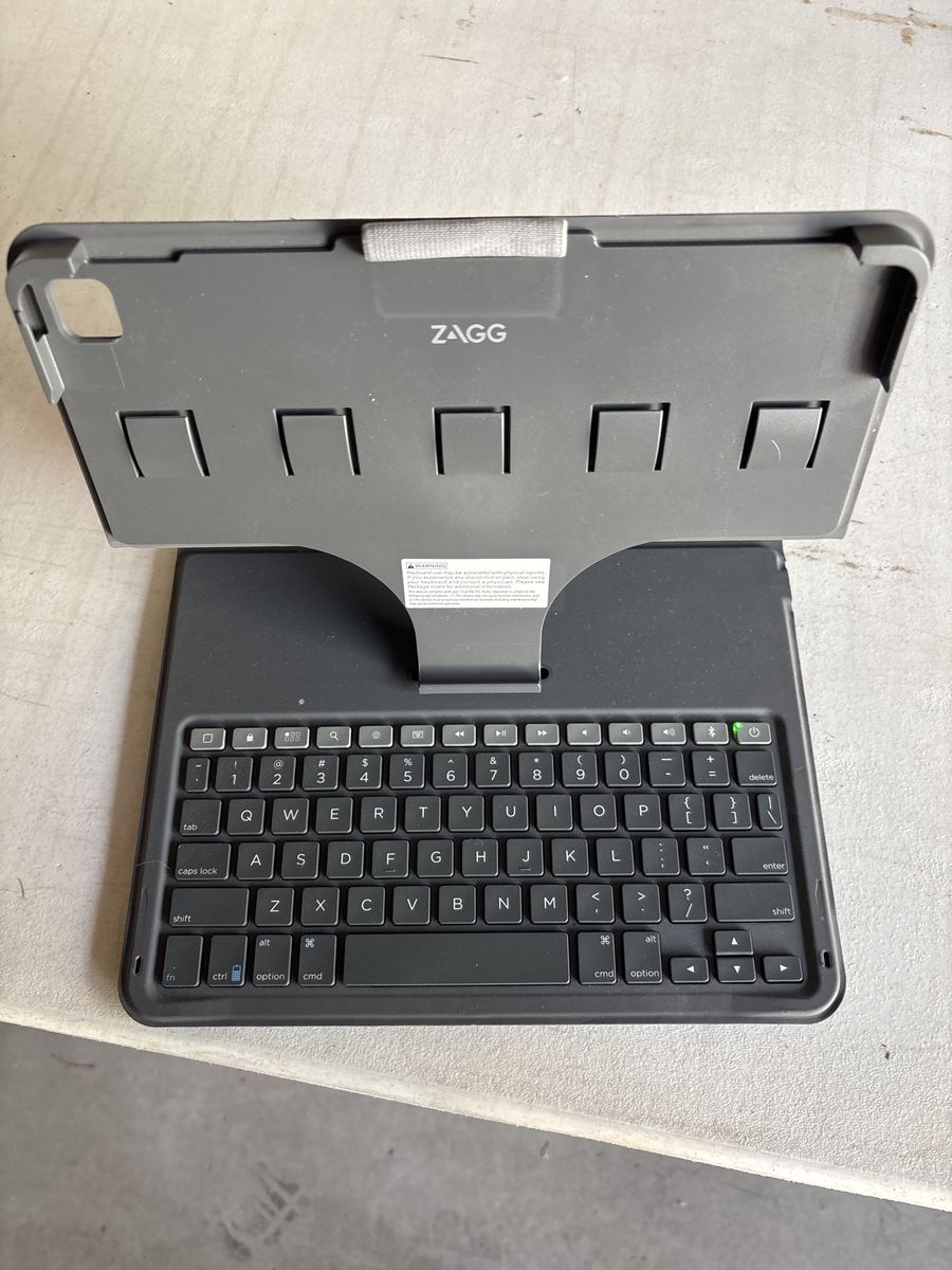 Zagg iPad Case And KeyBoard