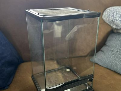 Vertical Reptile tank 12x 12x 18 (Zoo Med)