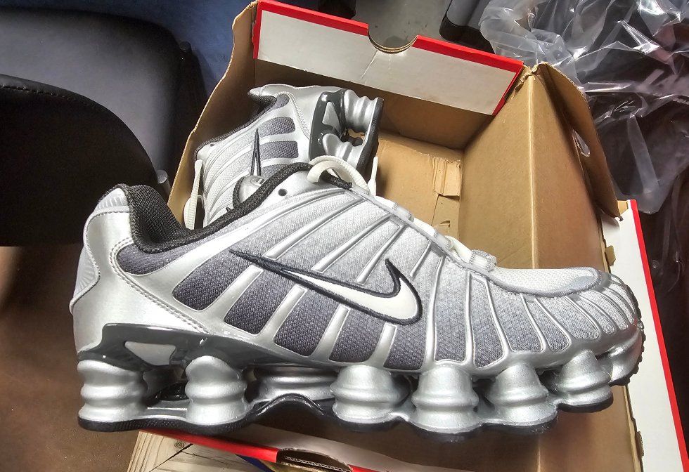 Nike Shox Size 9.5 New