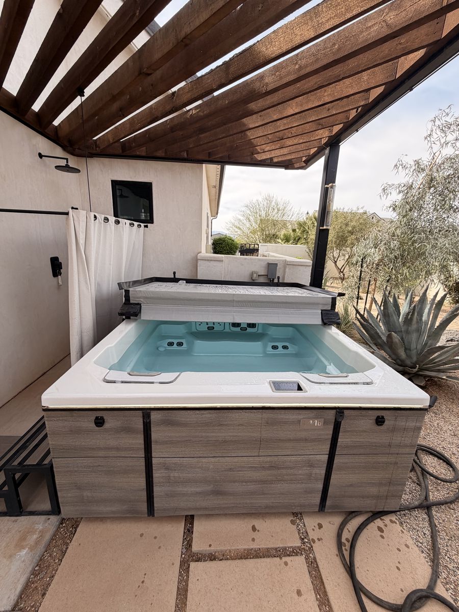Bullfrog Spas M6 excellent condition! Audio, cloud control, ozone!