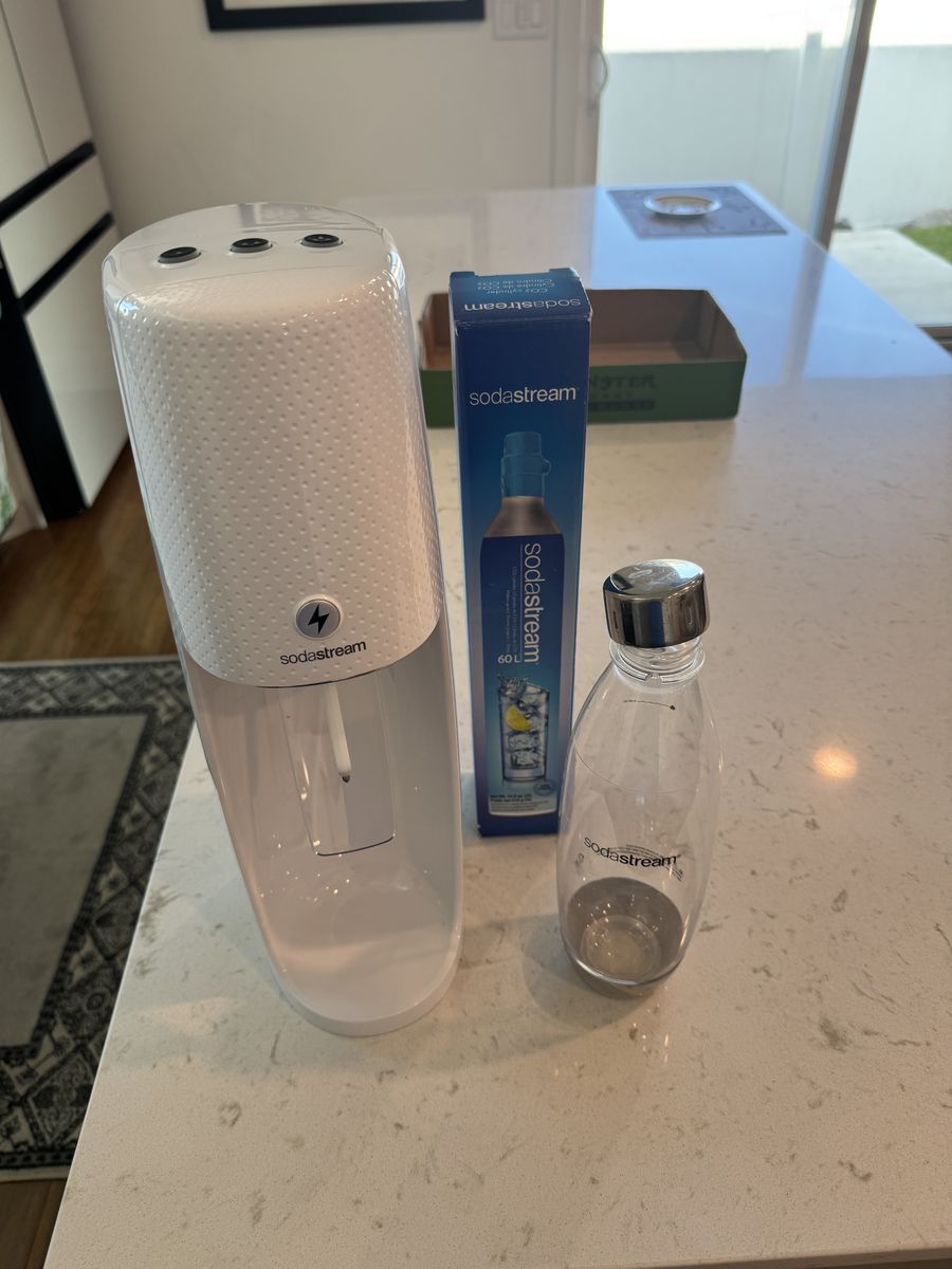 SodaStream One Touch with 2 cO2 Canisters