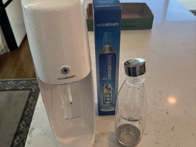 SodaStream One Touch with 2 cO2 Canisters