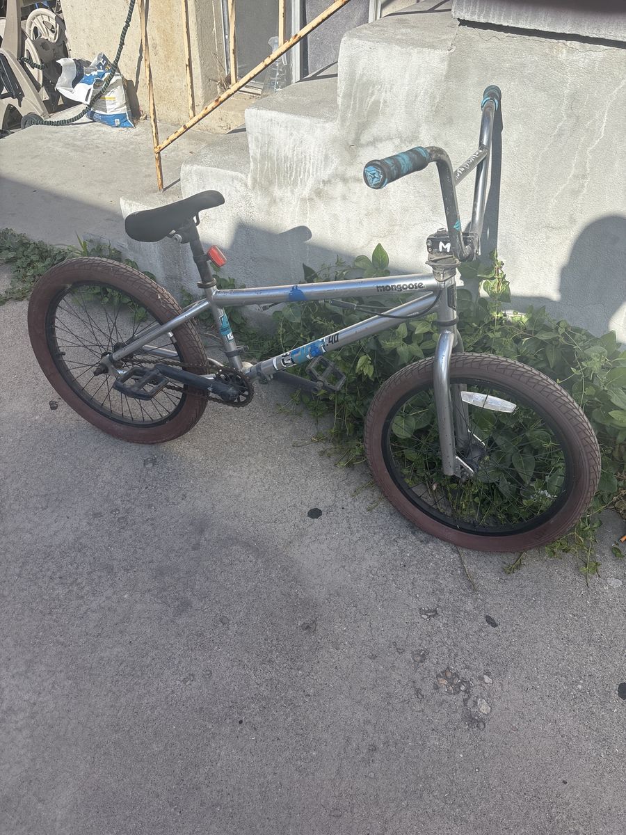 Mongoose L40 Legion BMX Freestyle Bike - Gray with Brown Tires