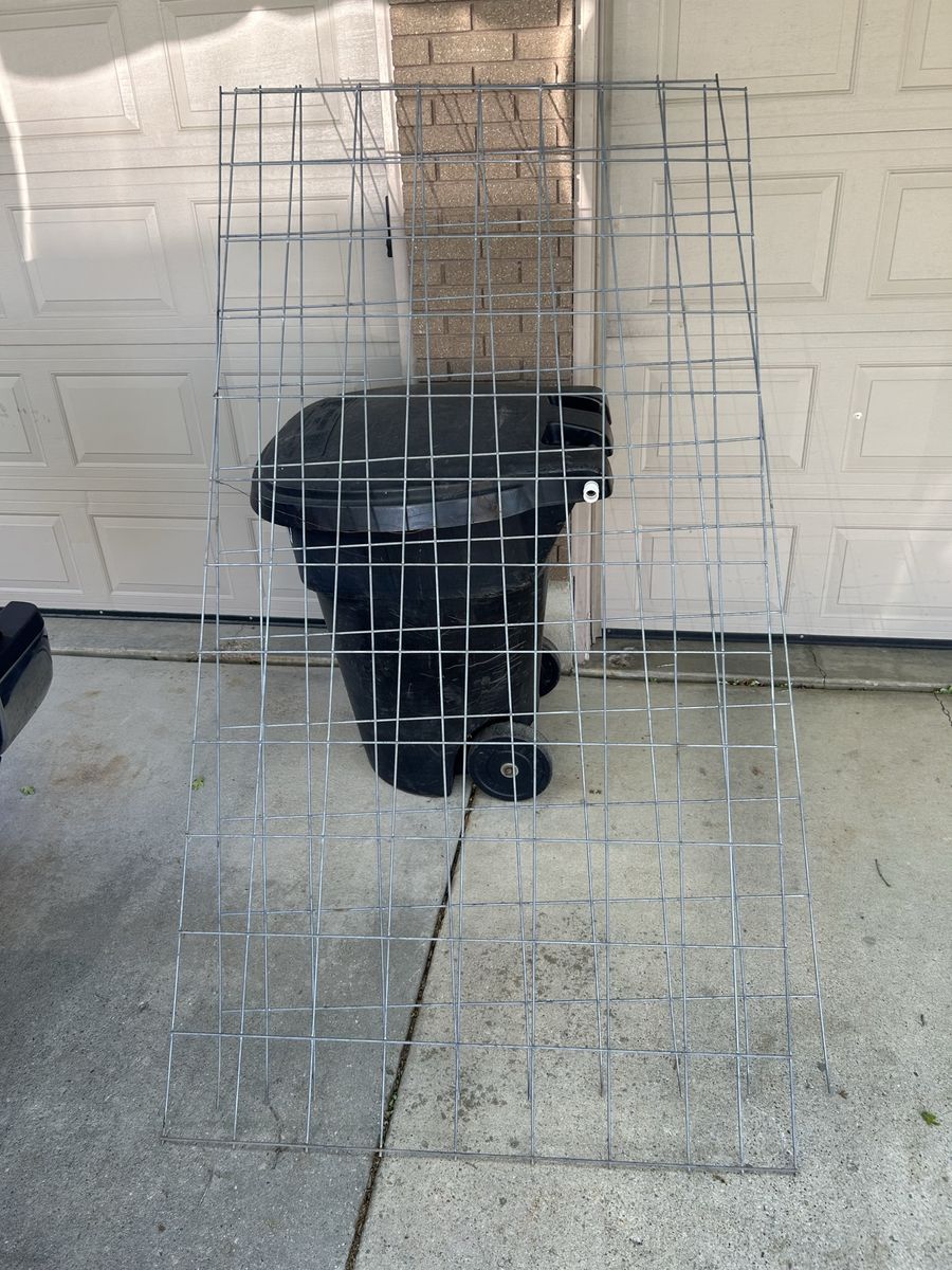 Tomato cage wall two 4x8 wire walls $50 obo