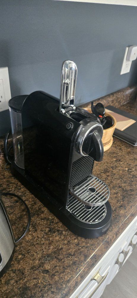 DeLonghi EN267B Nespresso Citiz Coffee Maker with Aeroccino Milk Frother