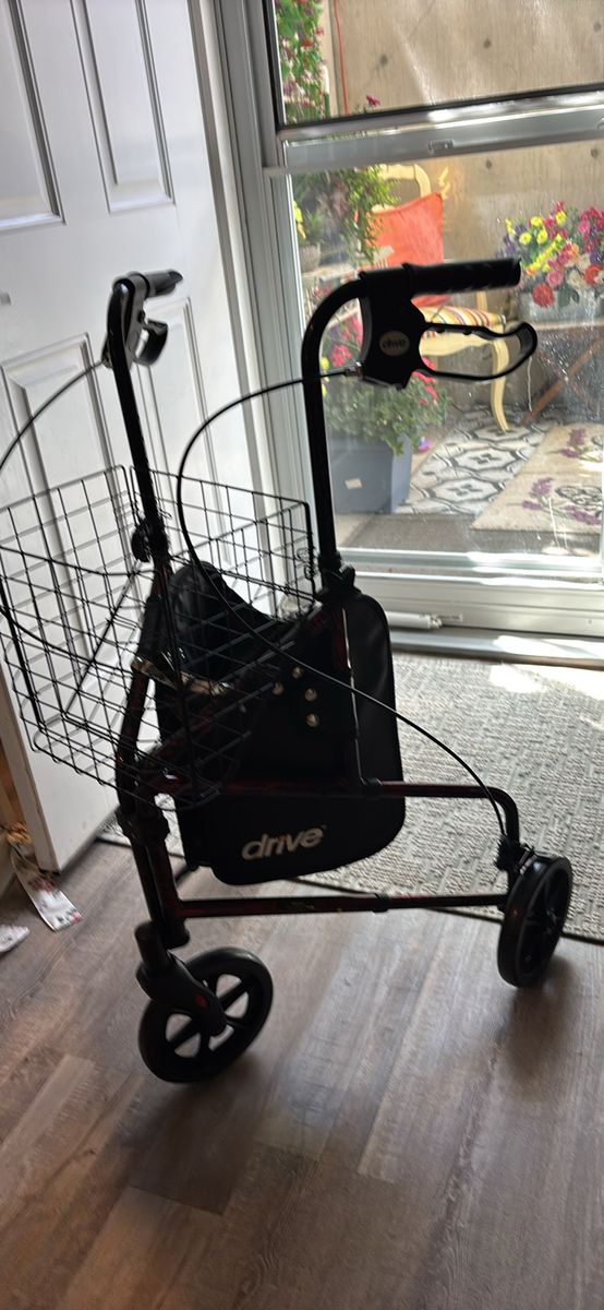 Drive Medical 3-Wheel Rollator Walker with Basket & Bag - Excellent Condition