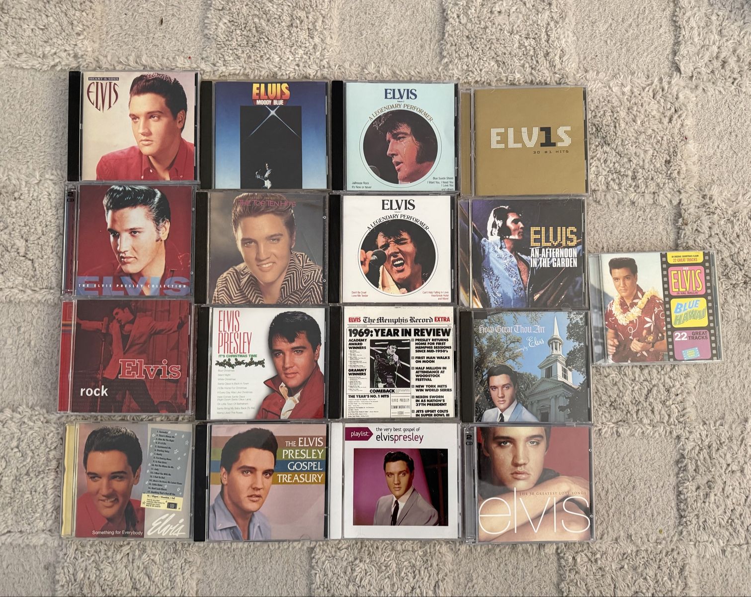 Elvis Presley Lot of 17 Cds