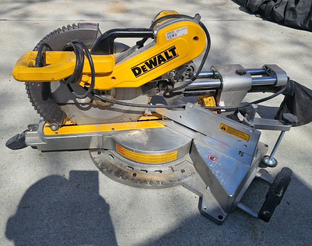 DEWALT 12 INCHES DOUBLE BEVEL SLIDING MITER SAW DWS779