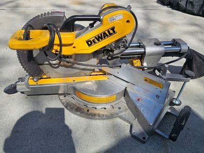 DEWALT 12 INCHES DOUBLE BEVEL SLIDING MITER SAW DWS779