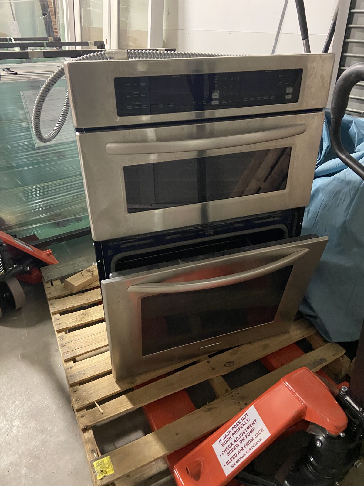 KitchenAid Built-In Double Wall Oven – Works Great – Includes Racks & Glass