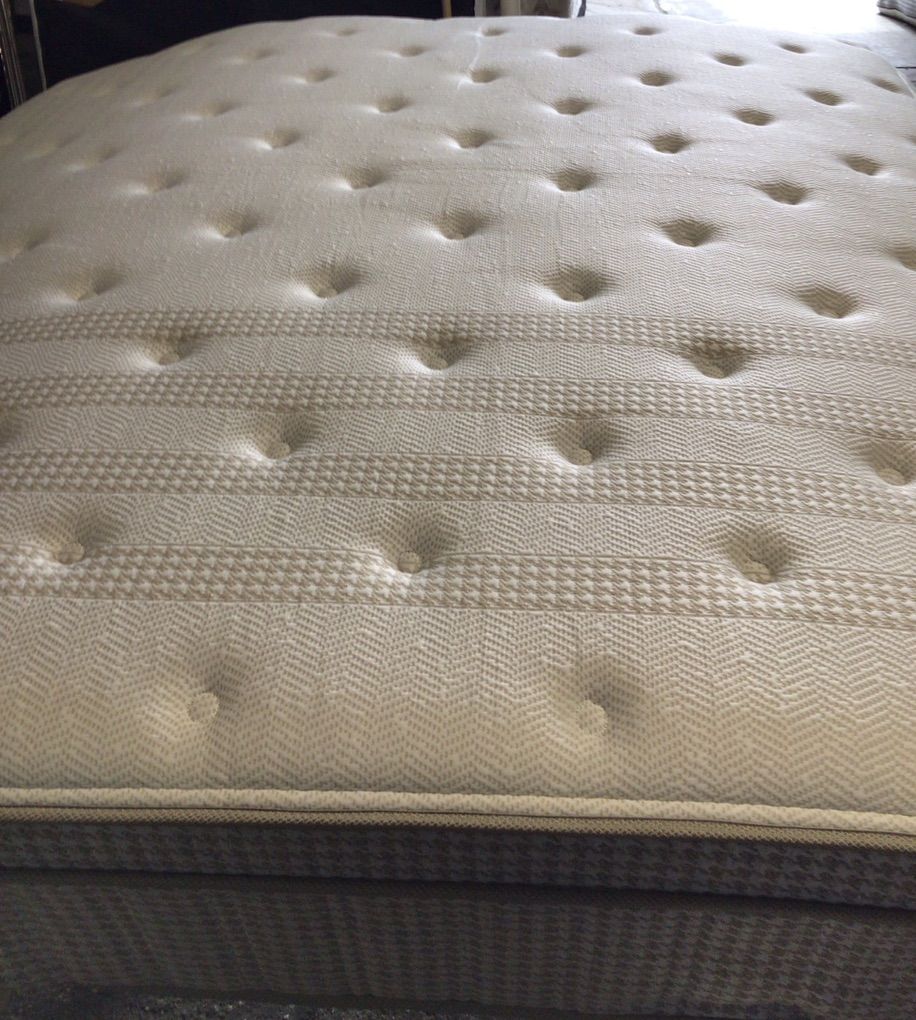 Leesa Reserve Hybrid King Mattress