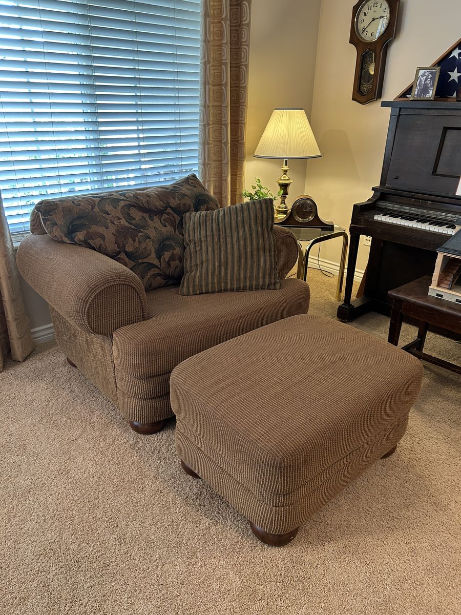 Comfy chair and ottoman