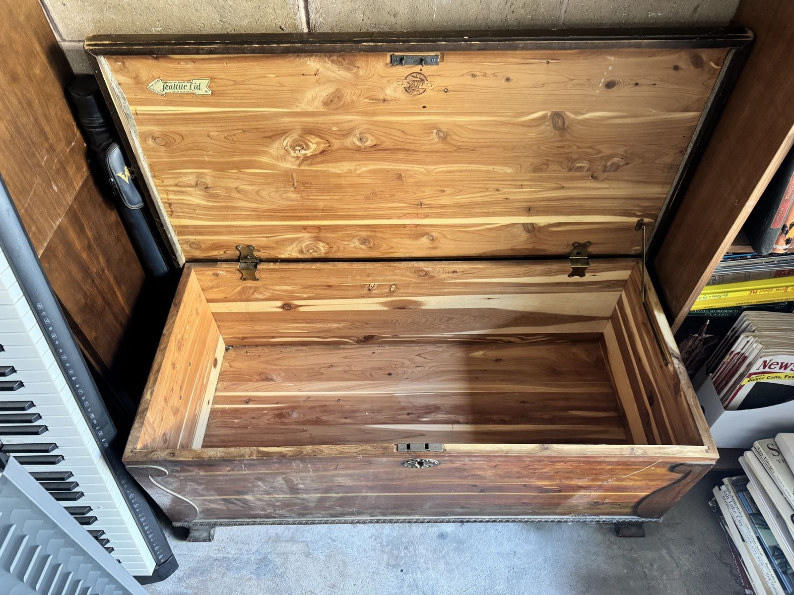 Vintage Ed Roos Cedar-Ply Cedar Hope Chest Storage Trunk Sealtite Lid