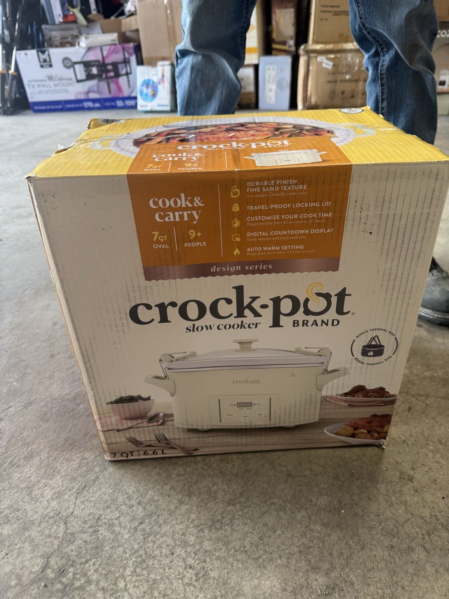 Crock-Pot Design Series 7-Quart Cook & Carry Programmable Slow Cooker Outmilk Cream