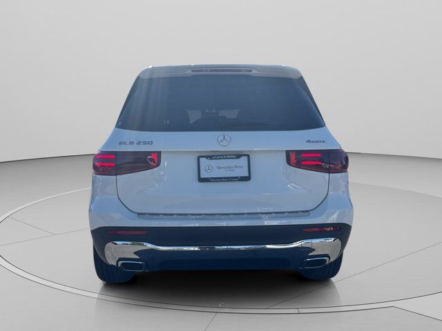 Main image 4
