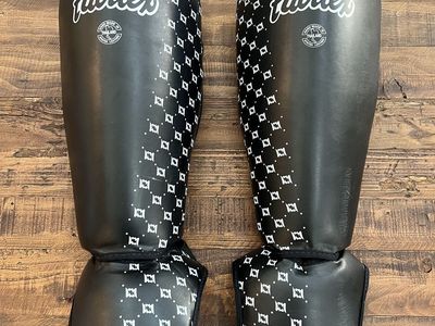 Fairtex SP5 Muay Thai Shin Guards - Size L