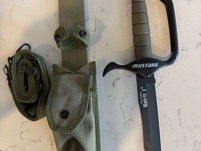 Mustang The Spirit I Black Blade Fixed Blade Knife with Green Sheath & Strap