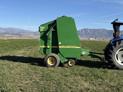 John Deere 567 Round Baler