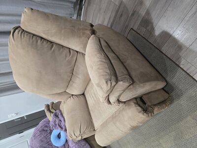 Comfortable Recliner Chair – Rocking & Recliner